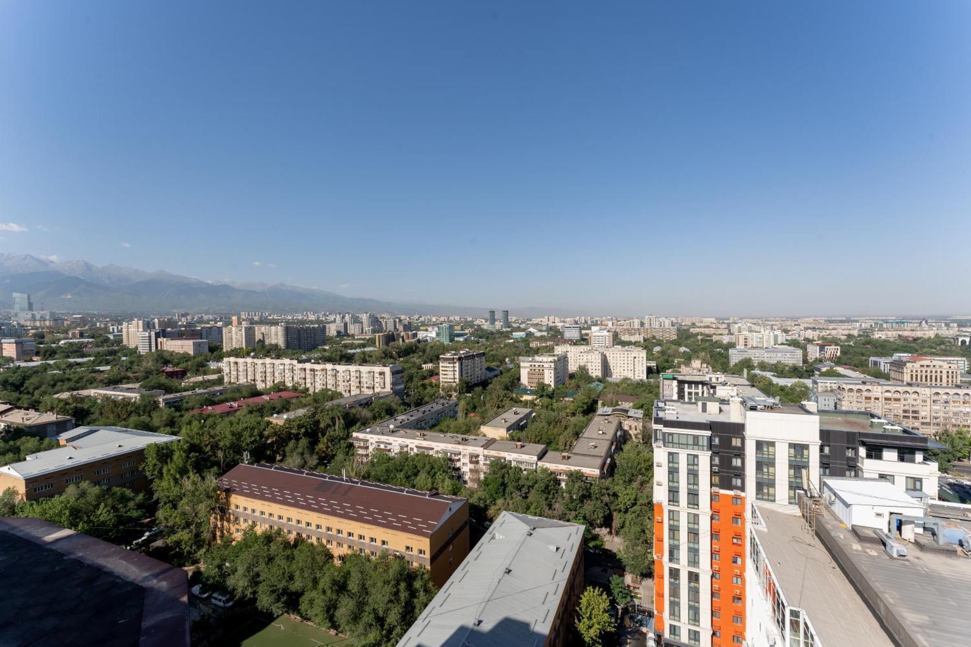 Hotel Reikartz Sky Almaty Extérieur photo