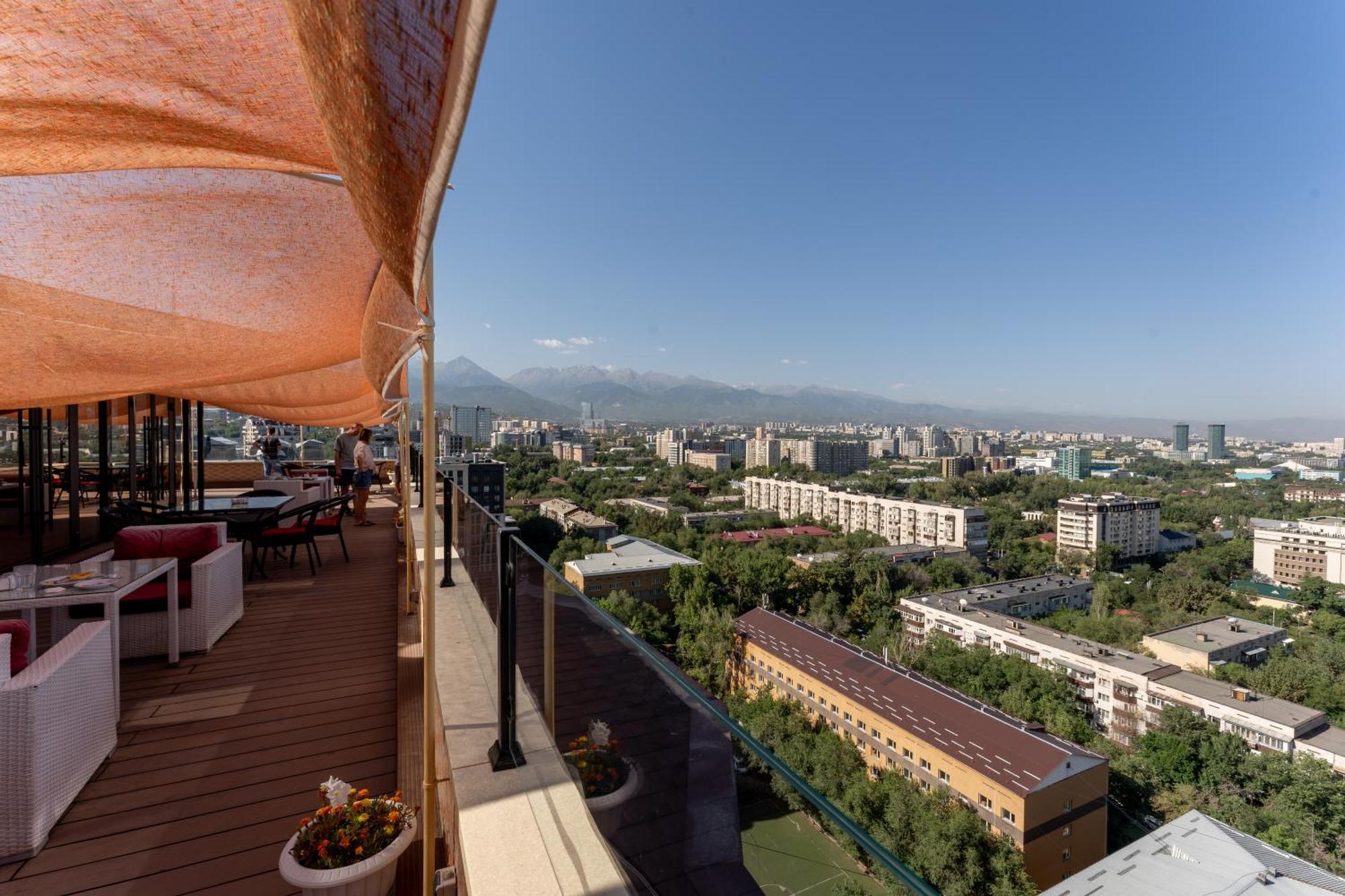 Hotel Reikartz Sky Almaty Extérieur photo