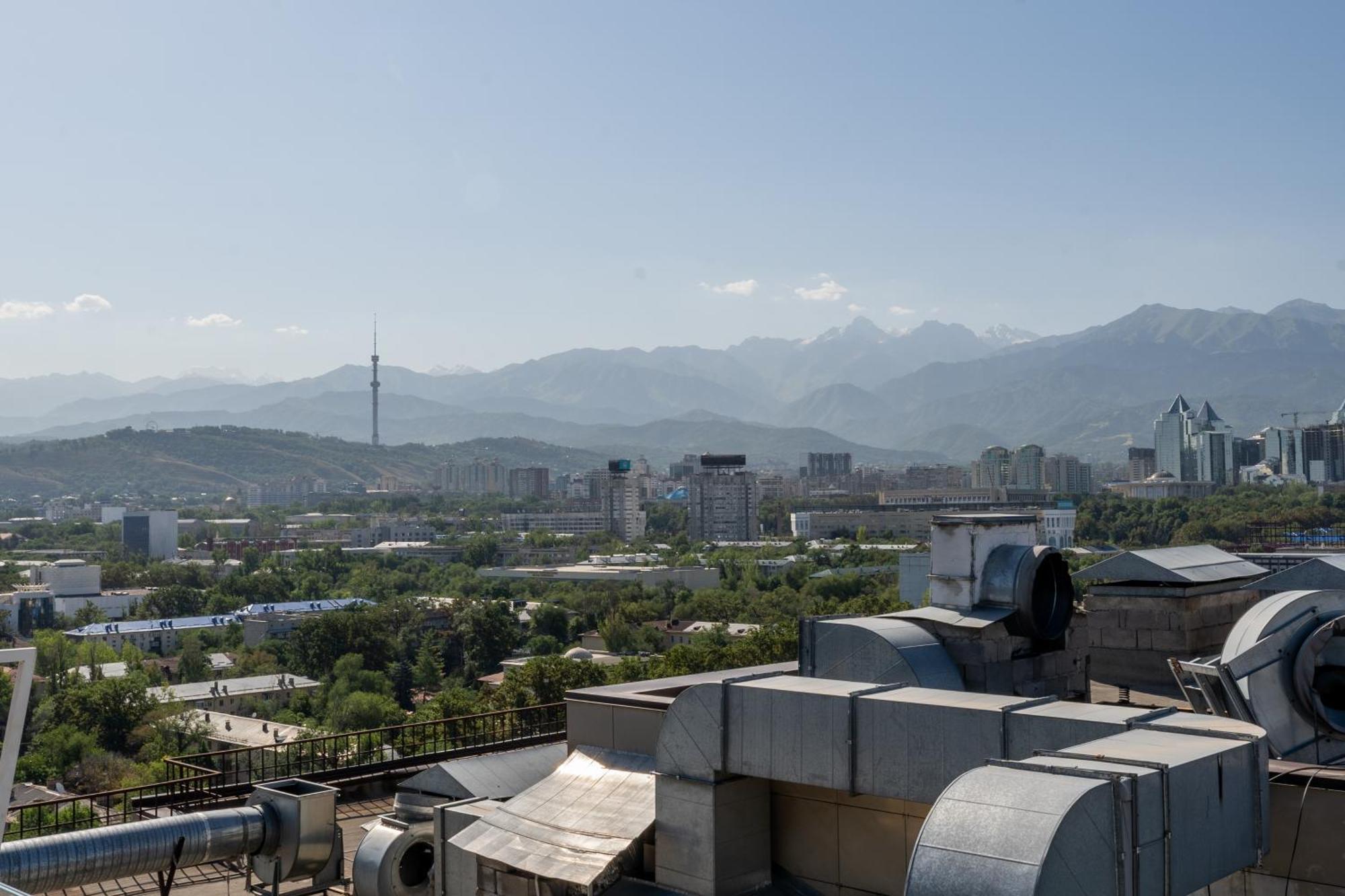 Hotel Reikartz Sky Almaty Extérieur photo