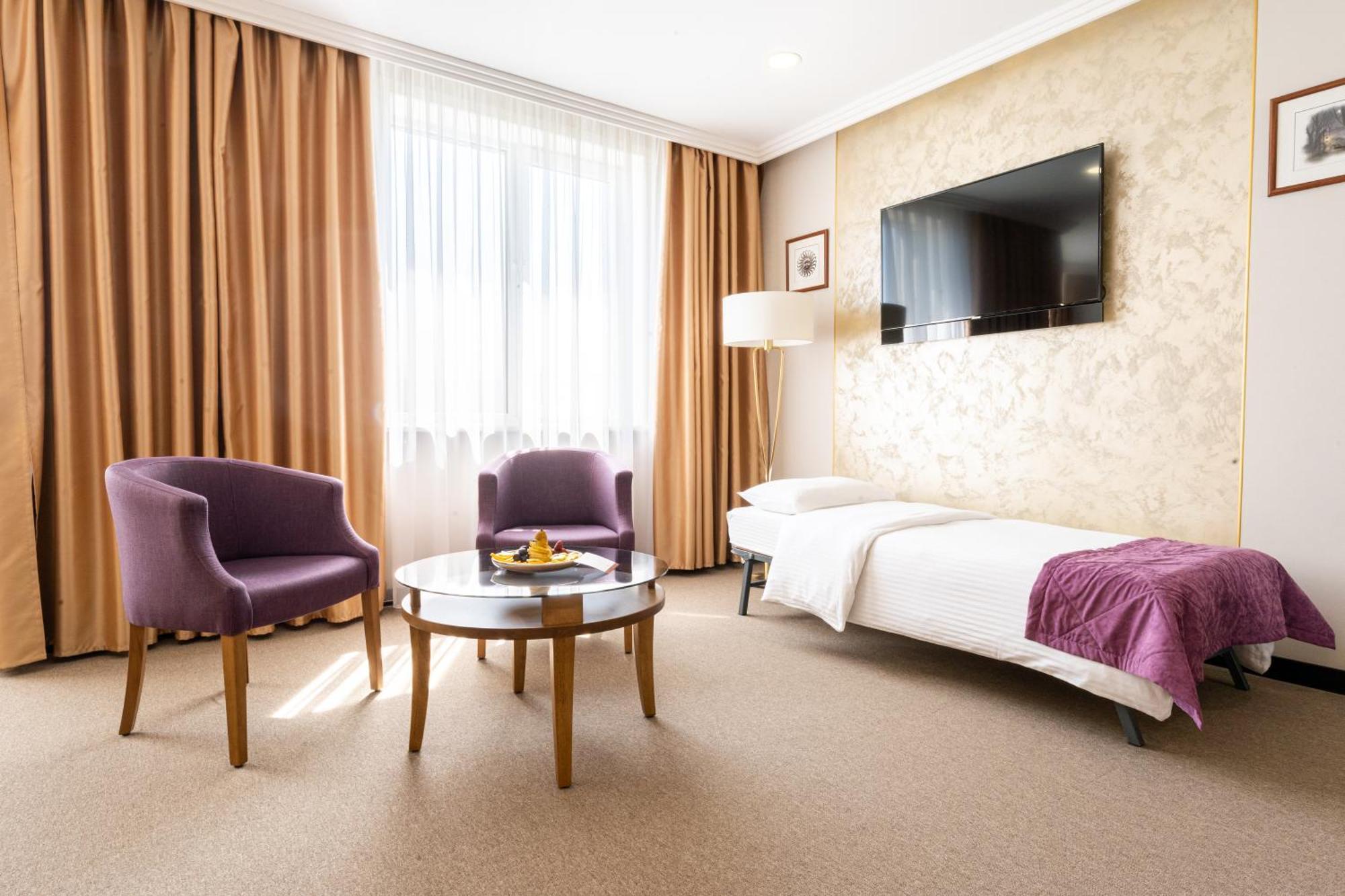 Hotel Reikartz Sky Almaty Extérieur photo